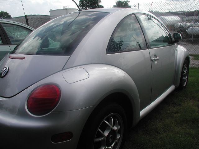 Volkswagen New Beetle S Sedan Coupe