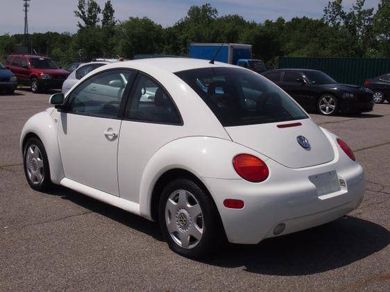 Volkswagen New Beetle 1999 photo 2
