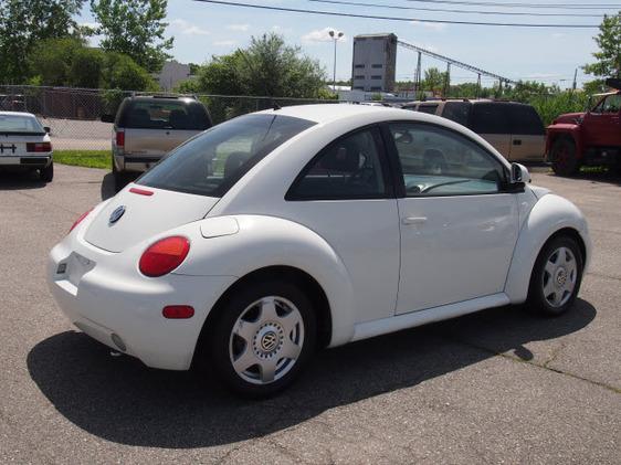 Volkswagen New Beetle 1999 photo 3