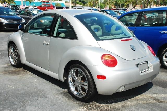 Volkswagen New Beetle 1999 photo 2