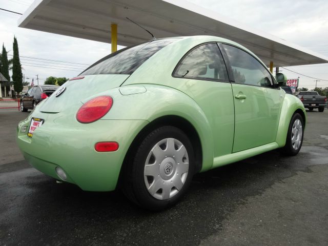 Volkswagen New Beetle 2000 photo 2
