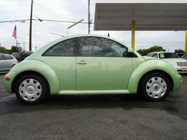 Volkswagen New Beetle 2000 photo 3
