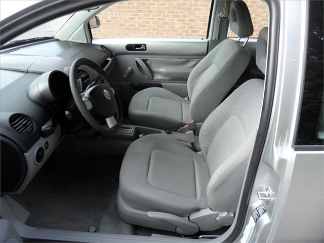 Volkswagen New Beetle 2000 photo 12