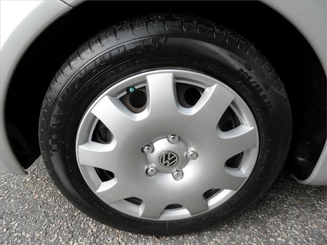 Volkswagen New Beetle 2000 photo 16