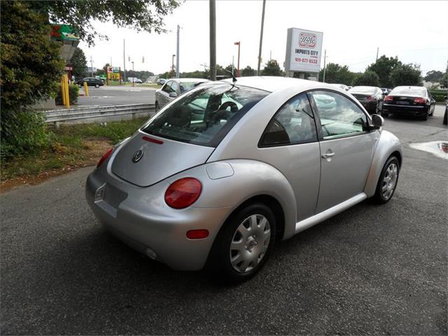 Volkswagen New Beetle 2000 photo 17