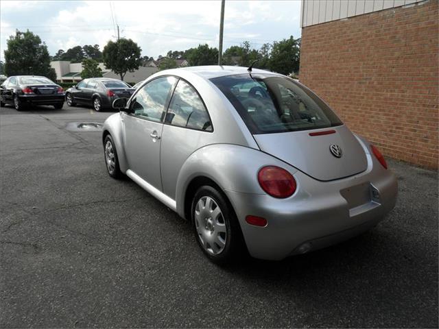 Volkswagen New Beetle 2000 photo 18