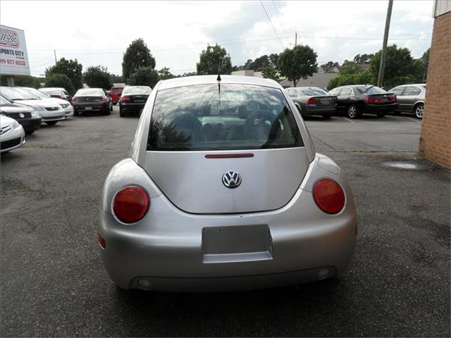 Volkswagen New Beetle 2000 photo 2