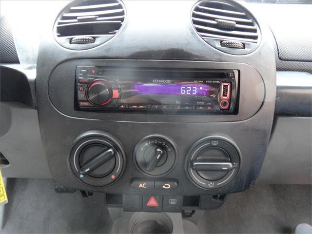 Volkswagen New Beetle 2000 photo 4