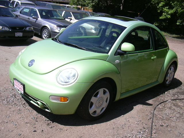 Volkswagen New Beetle 2000 photo 1