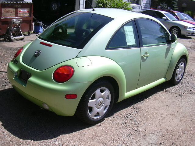 Volkswagen New Beetle 2000 photo 2