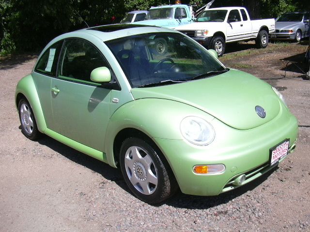 Volkswagen New Beetle 2000 photo 3