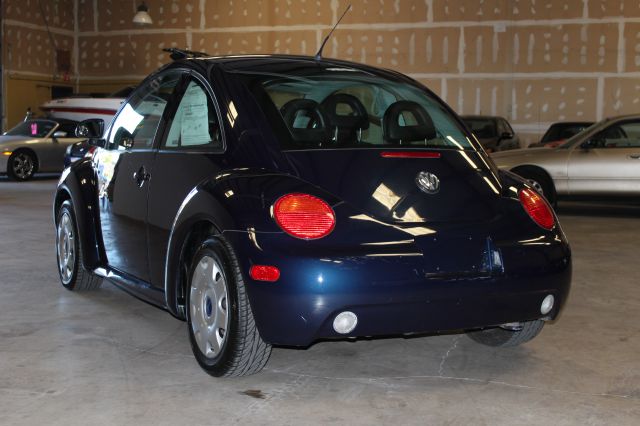 Volkswagen New Beetle 2000 photo 1