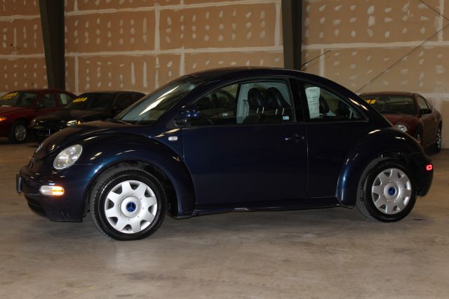 Volkswagen New Beetle 2000 photo 2