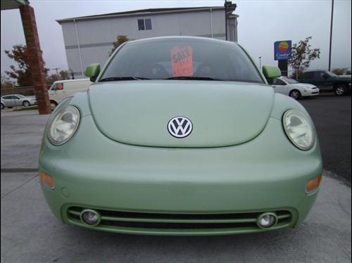 Volkswagen New Beetle FWD 4dr Sport Other