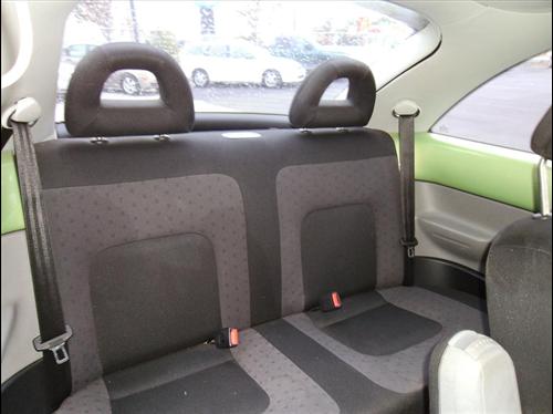 Volkswagen New Beetle 2000 photo 1