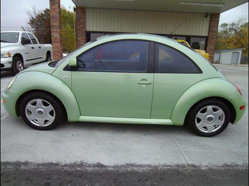 Volkswagen New Beetle 2000 photo 2