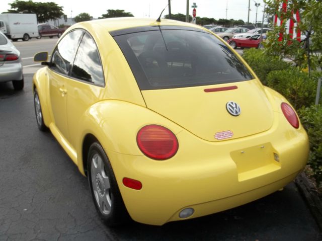 Volkswagen New Beetle 2000 photo 1