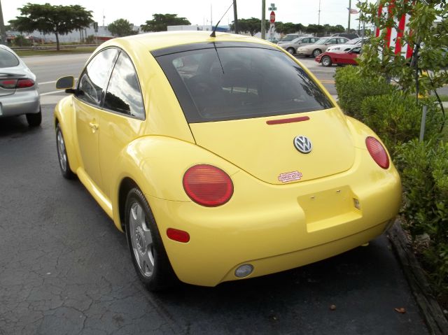 Volkswagen New Beetle 2000 photo 2