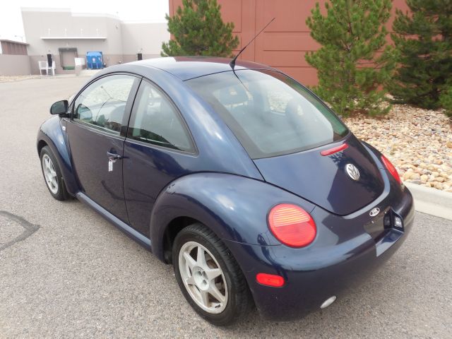 Volkswagen New Beetle S Sedan Coupe