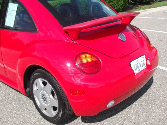 Volkswagen New Beetle 2000 photo 1