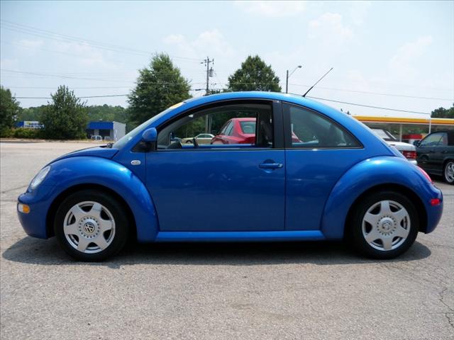 Volkswagen New Beetle 2000 photo 2