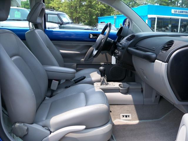 Volkswagen New Beetle 2000 photo 4