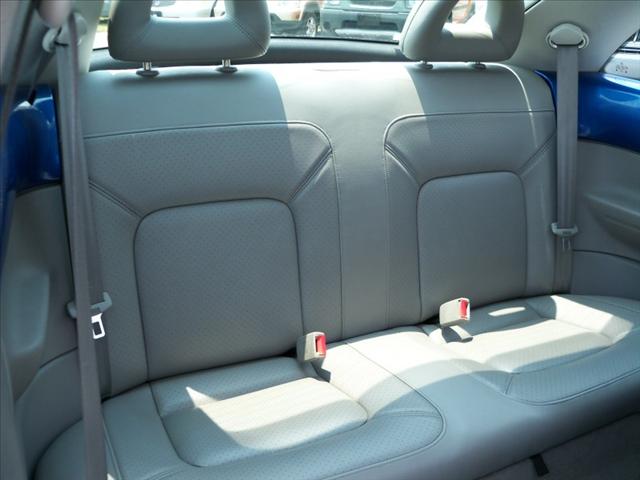 Volkswagen New Beetle 2000 photo 5