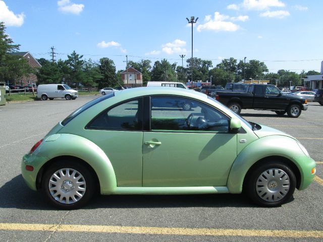 Volkswagen New Beetle 2000 photo 3