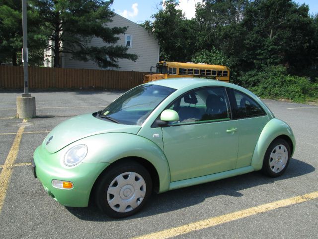 Volkswagen New Beetle 2000 photo 4