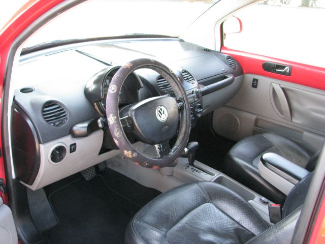 Volkswagen New Beetle 2000 photo 1