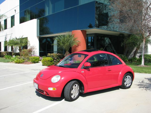 Volkswagen New Beetle 2000 photo 2