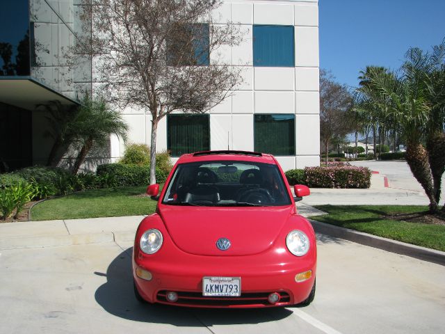 Volkswagen New Beetle 2000 photo 3