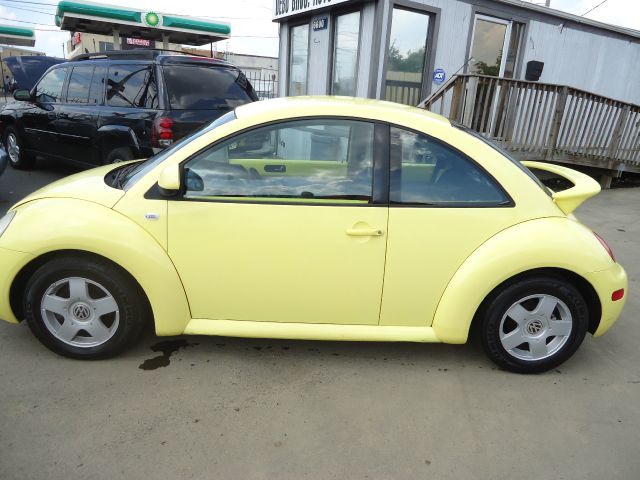 Volkswagen New Beetle 2000 photo 2