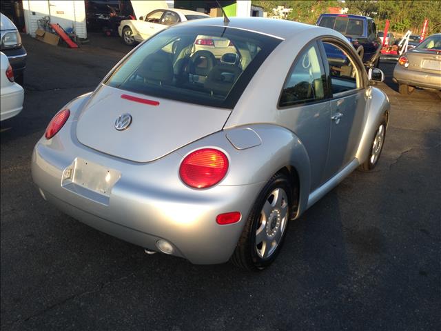 Volkswagen New Beetle 2000 photo 3