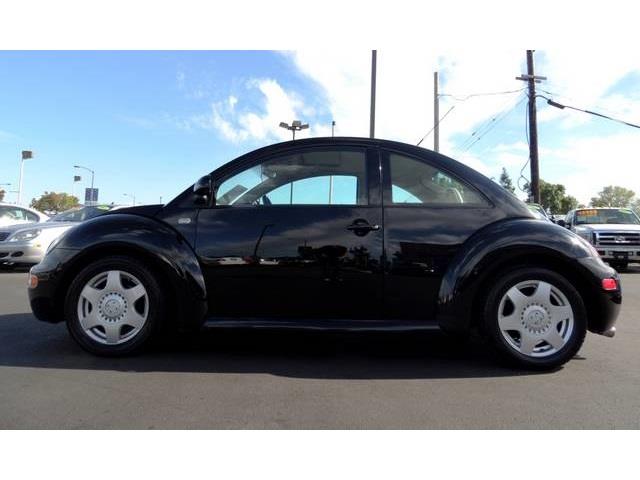 Volkswagen New Beetle 2000 photo 1
