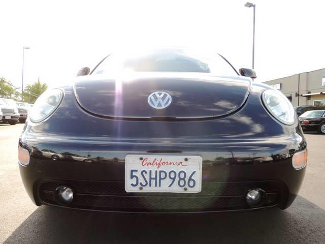 Volkswagen New Beetle 2000 photo 2