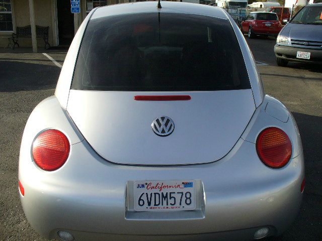 Volkswagen New Beetle S Sedan Coupe