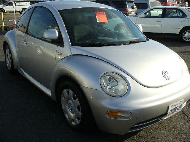 Volkswagen New Beetle 2000 photo 2