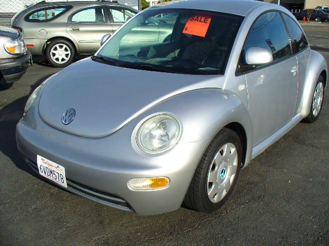 Volkswagen New Beetle 2000 photo 3
