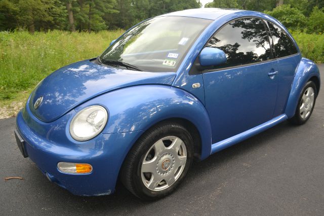 Volkswagen New Beetle 2000 photo 1