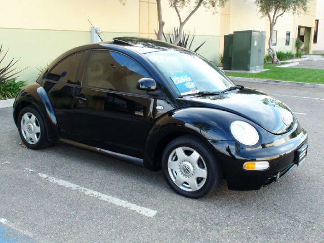 Volkswagen New Beetle 2000 photo 1