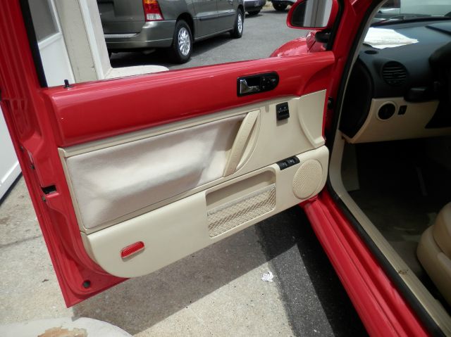 Volkswagen New Beetle 2000 photo 10