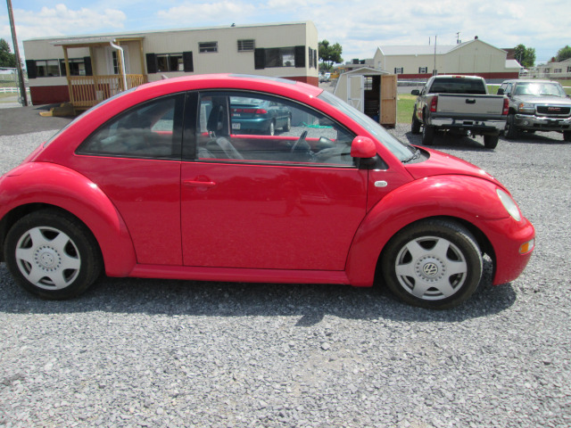 Volkswagen New Beetle 2000 photo 1