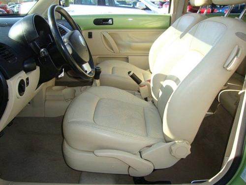 Volkswagen New Beetle 2000 photo 1