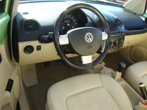 Volkswagen New Beetle 2000 photo 2