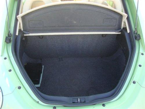 Volkswagen New Beetle 2000 photo 3