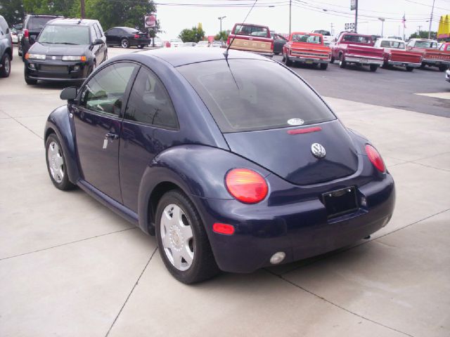 Volkswagen New Beetle 2000 photo 1