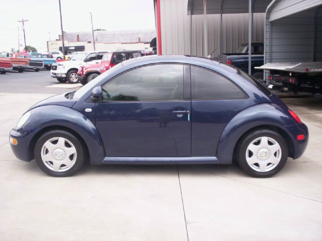 Volkswagen New Beetle 2000 photo 2