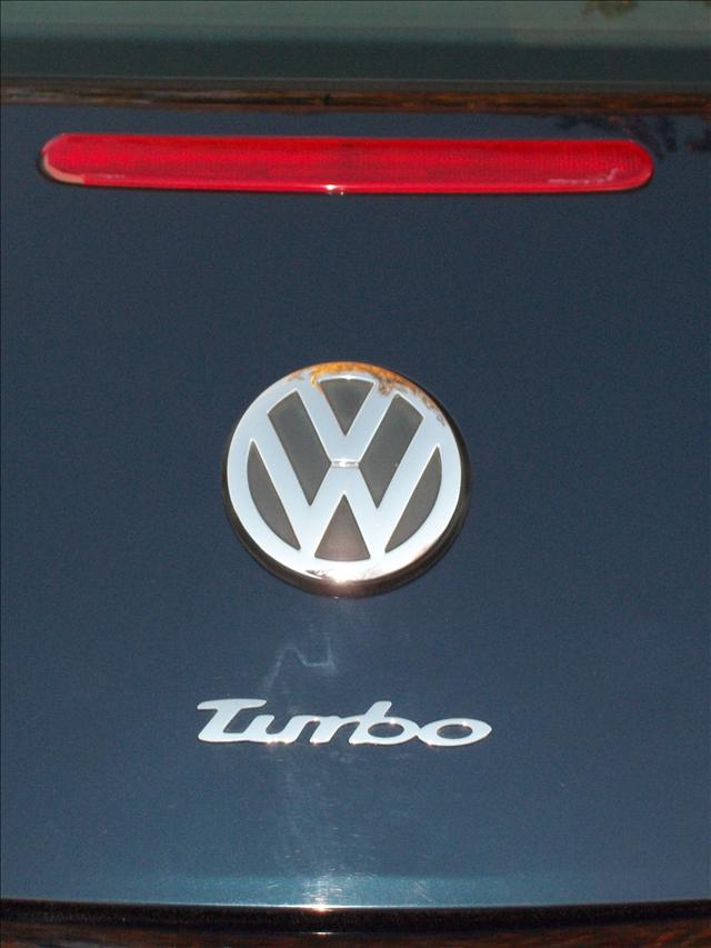 Volkswagen New Beetle 2000 photo 1