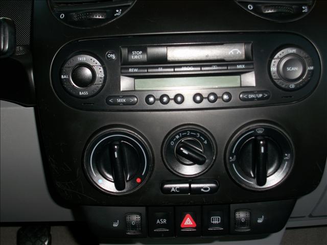 Volkswagen New Beetle 2000 photo 5